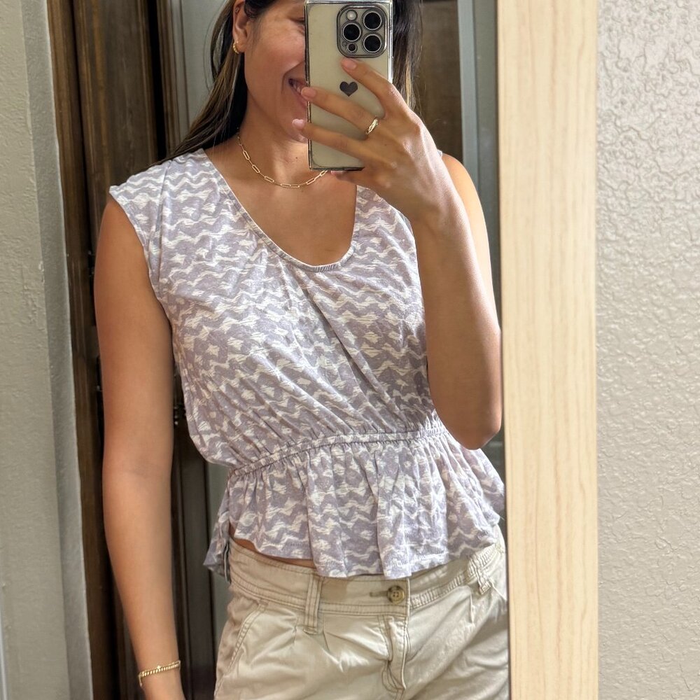 🌈5/$25🌈 Grey and white Blouse